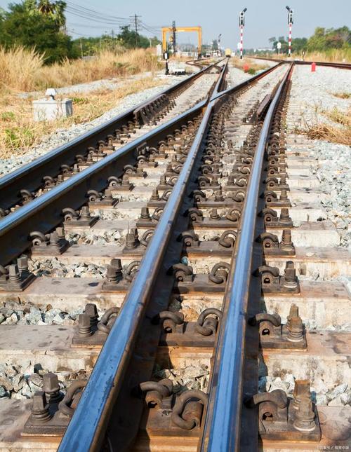 起重机用QU100轨道压板的尺寸和重量